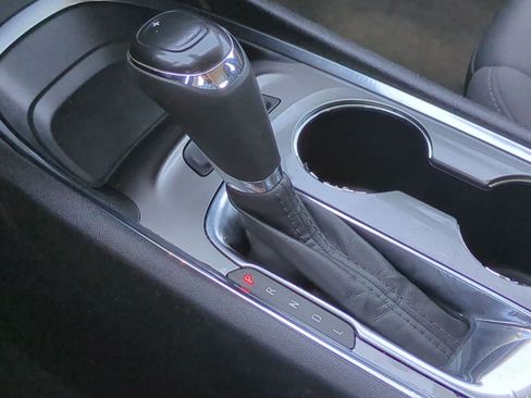 Used 2020 Chevrolet Malibu LT FWD image 32