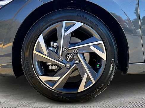 Certified 2025 Hyundai Elantra Sport image 9