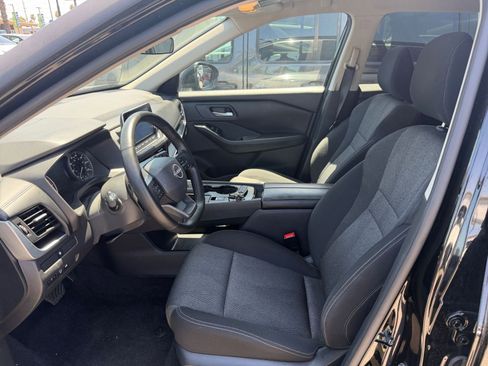 Used 2025 Nissan Rogue SV FWD image 29
