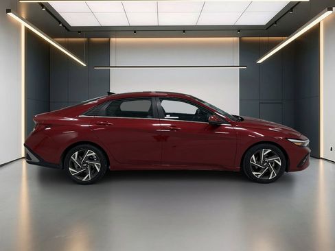 Certified 2024 Hyundai Elantra Limited FWD image 6
