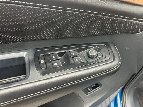 Used 2025 Volkswagen Atlas SE w/ Panoramic Sunroof Package FWD image 13