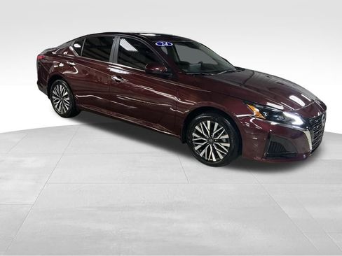 Used 2024 Nissan Altima 2.5 SV w/ SV Premium Package image 7