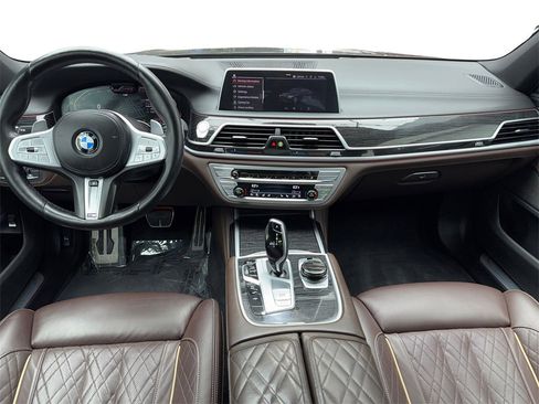 Used 2022 BMW 750i xDrive w/ Luxury Rear Seating Package image 16