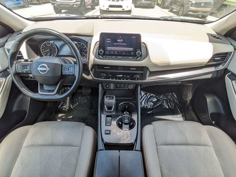 Used 2025 Nissan Rogue SV FWD image 14