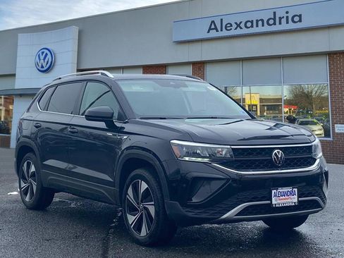 Certified 2023 Volkswagen Taos SE w/ Panoramic Sunroof Package image 1