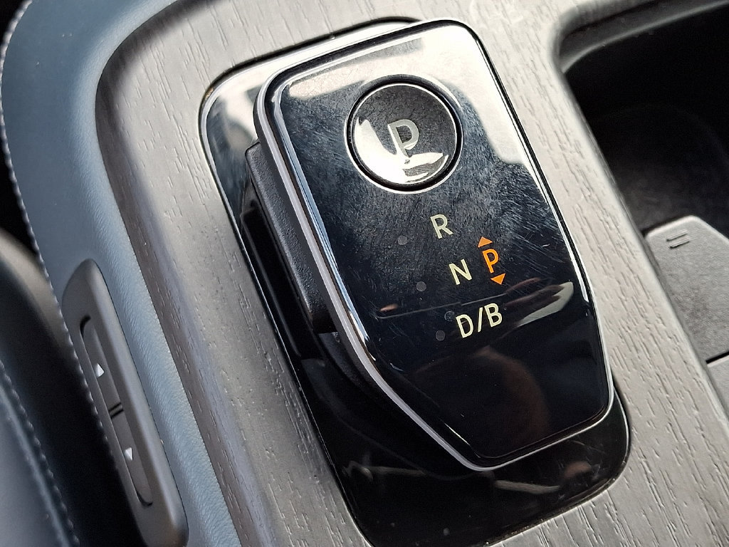 Certified 2024 Nissan Ariya AWD image 16
