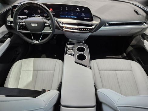 Used 2024 Cadillac Lyriq Luxury AWD/4WD image 13