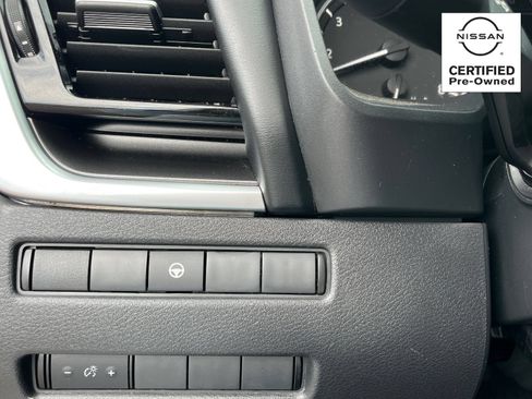 Certified 2023 Nissan Rogue SV FWD image 28
