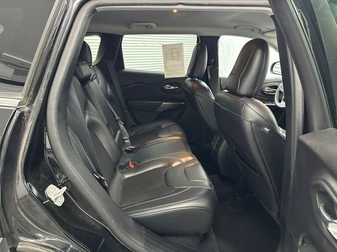 Used 2020 Jeep Cherokee Latitude Plus image 16