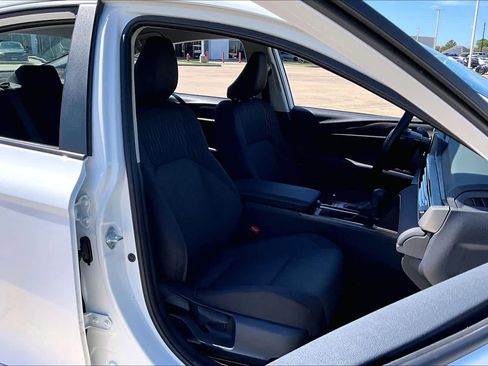 Used 2025 Toyota Camry LE FWD image 8