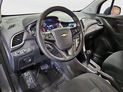 Used 2020 Chevrolet Trax LS w/ Tint and Cruise Package FWD image 9