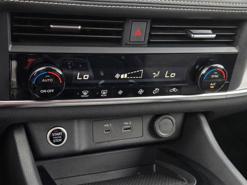 Used 2023 Nissan Rogue SV FWD image 19
