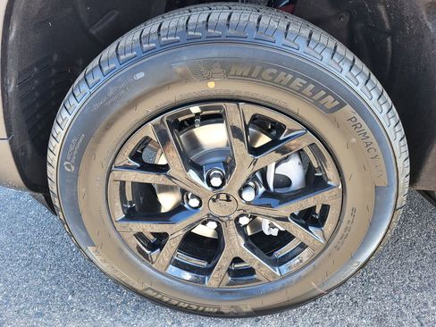New 2026 Jeep Grand Cherokee Altitude AWD/4WD image 10