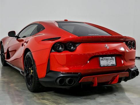 Used 2018 Ferrari 812 Superfast RWD image 9