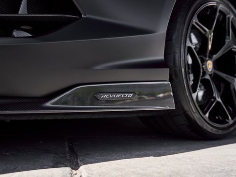 Used 2025 Lamborghini Revuelto image 15