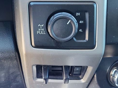 Used 2019 Ford F250 Lariat w/ Chrome Package image 16