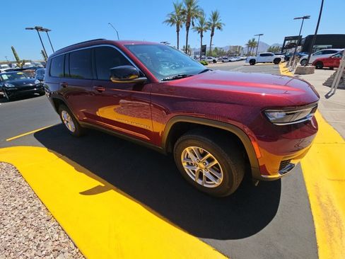 Used 2024 Jeep Grand Cherokee L Laredo RWD image 2