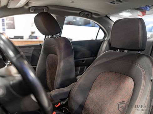 Used 2017 Chevrolet Sonic LT w/ Convenience Package image 18