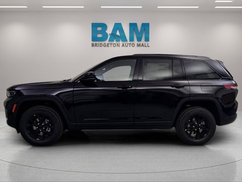 New 2025 Jeep Grand Cherokee Altitude image 4