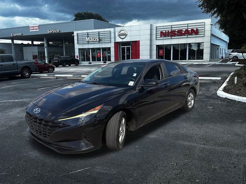 Used 2021 Hyundai Elantra SE w/ Preferred Accessory Package image 4