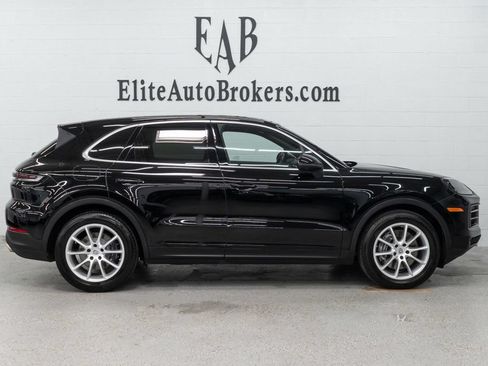 Used 2024 Porsche Cayenne AWD/4WD image 5