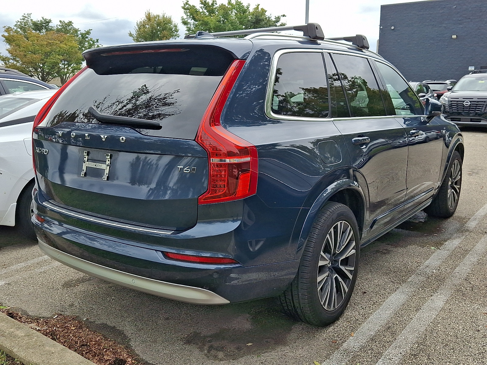 Used 2022 Volvo XC90 T6 Momentum AWD/4WD image 4