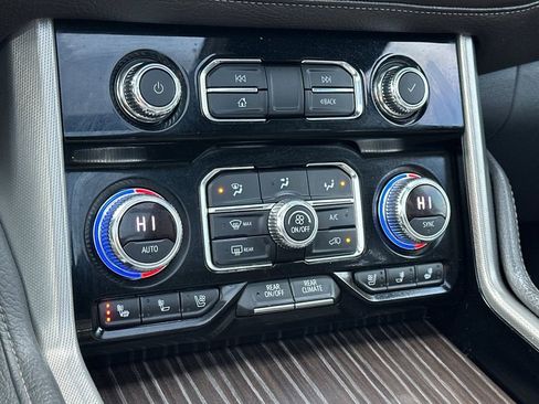 Used 2021 GMC Yukon XL Denali image 23