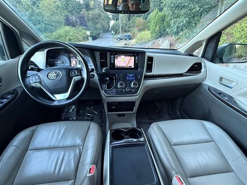 Used 2015 Toyota Sienna XLE Premium image 17