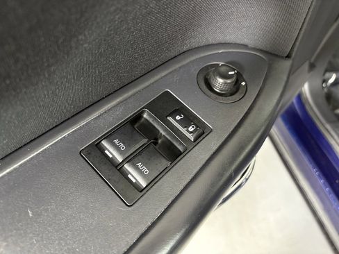 Used 2014 Dodge Challenger SXT image 15