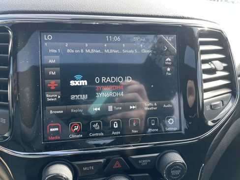 Used 2021 Jeep Grand Cherokee Laredo X image 20