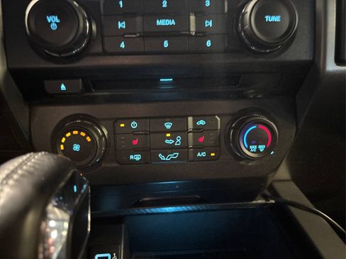 Used 2018 Ford F150 XLT w/ Equipment Group 302A Luxury AWD/4WD image 34