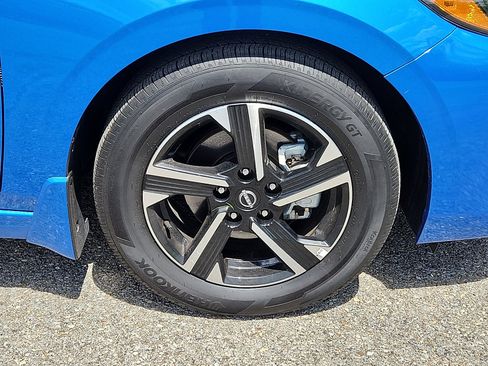 Used 2025 Nissan Sentra SV FWD image 8