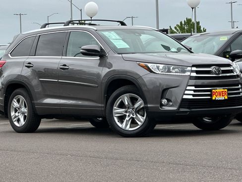 Used 2017 Toyota Highlander Limited AWD/4WD image 2