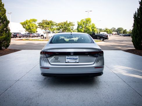 Used 2024 Honda Accord EX image 9