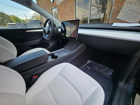 Used 2023 Tesla Model Y Long Range image 56