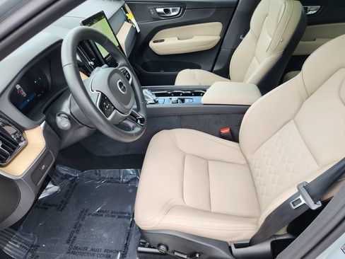 Used 2026 Volvo XC60 B5 Core w/ Climate Package AWD/4WD image 9