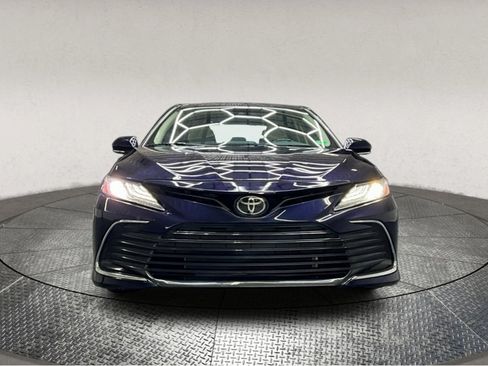 Used 2021 Toyota Camry XLE image 3