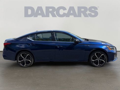 Used 2024 Nissan Altima 2.5 SR FWD image 8