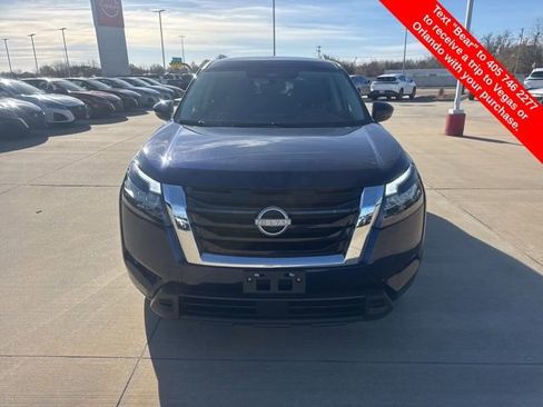 Used 2024 Nissan Pathfinder SV image 8