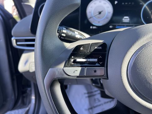 Used 2024 Hyundai Elantra SEL image 19