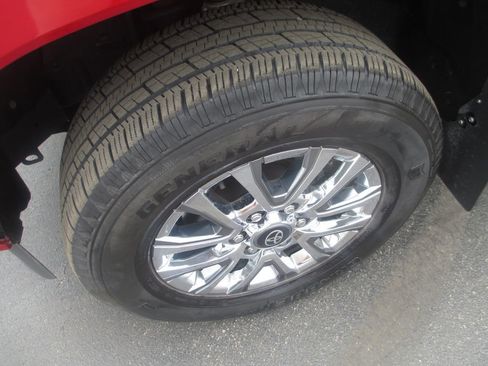 Used 2024 Toyota Tacoma Limited AWD/4WD image 14