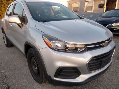 Used 2018 Chevrolet Trax LS image 4