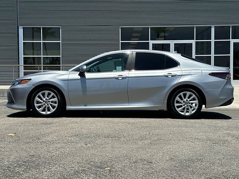 Used 2021 Toyota Camry LE w/ Convenience Package FWD image 6