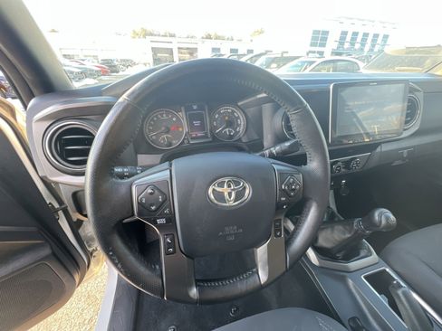 Used 2019 Toyota Tacoma SR image 16