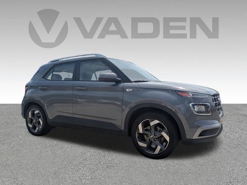Used 2023 Hyundai Venue SEL w/ Cargo Package image 3