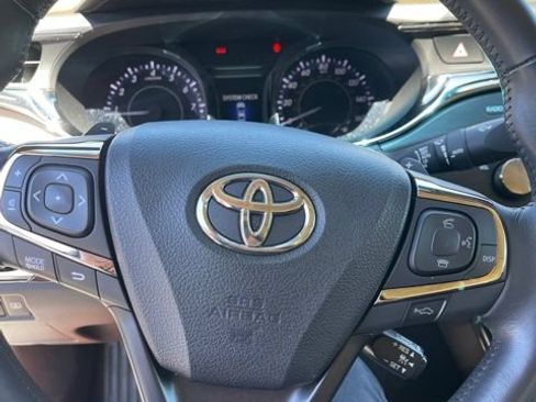 Used 2013 Toyota Avalon Limited w/ Technology Pkg FWD image 3