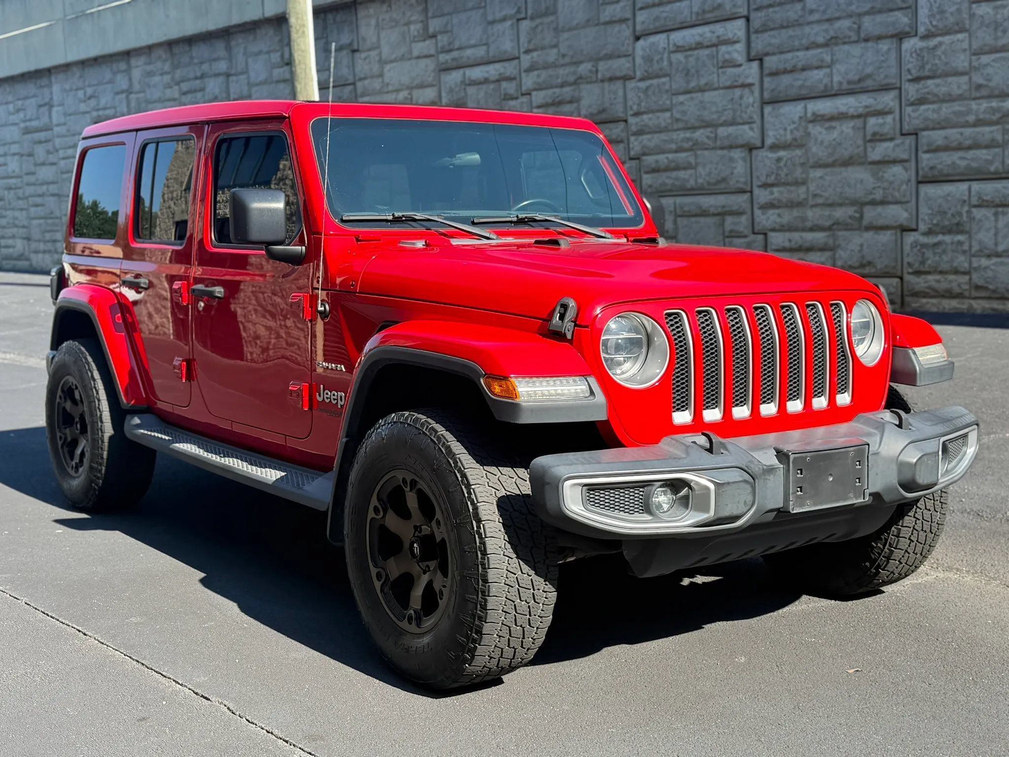 Used 2019 Jeep Wrangler Unlimited Sahara w/ LED Lighting Group AWD/4WD image 5