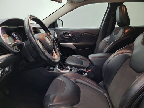 Used 2018 Jeep Cherokee Trailhawk w/ Cold Weather Group image 17