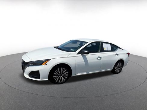 Used 2025 Nissan Altima 2.5 SV FWD image 6
