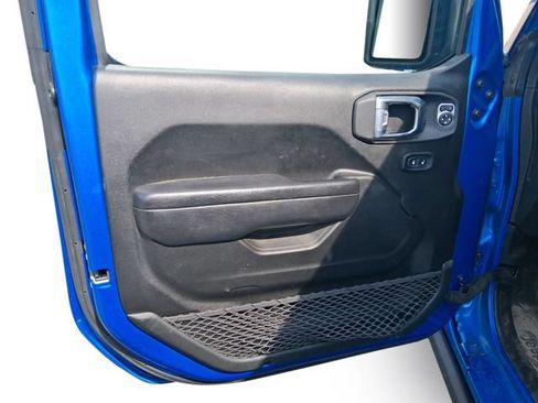 Used 2022 Jeep Gladiator Rubicon w/ LED Lighting Group AWD/4WD image 11